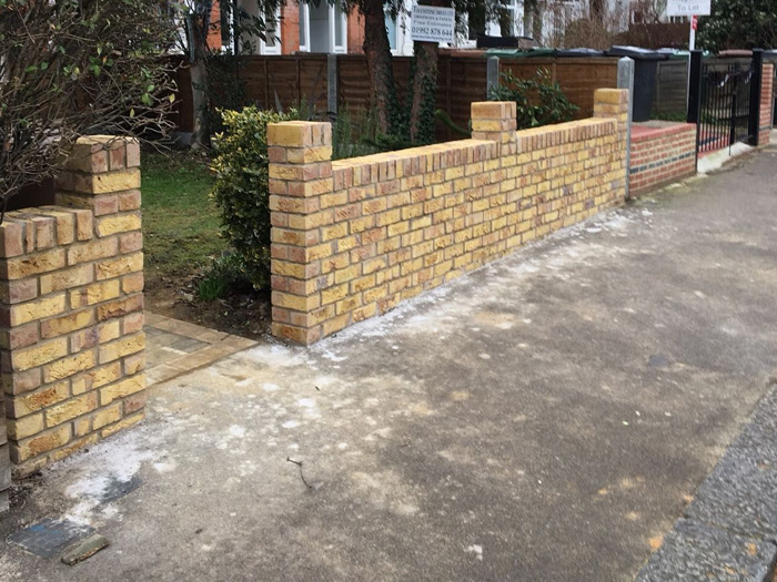 fencing contractor chigwell